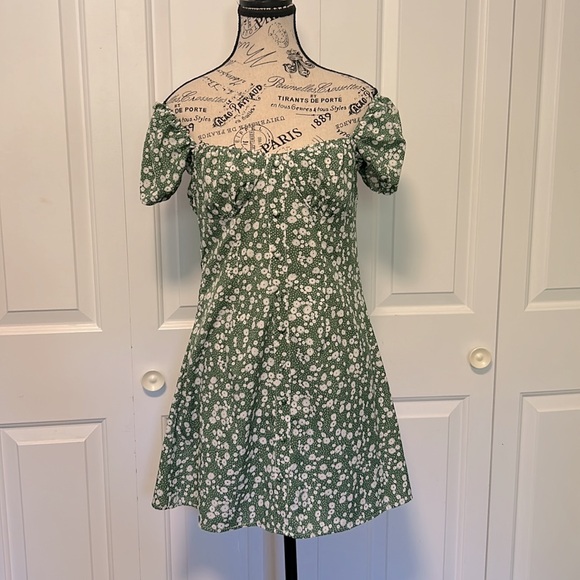 Green Princess Sleeve & Buttons Summer Dress - Picture 4 of 4